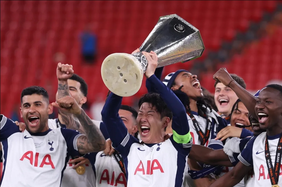 Trophy full, medal less - Son and other players didn't get a medal straight away.